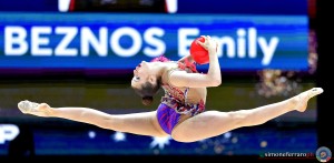 sr q beznos emily mda ph simone ferraro sfa01447 copia